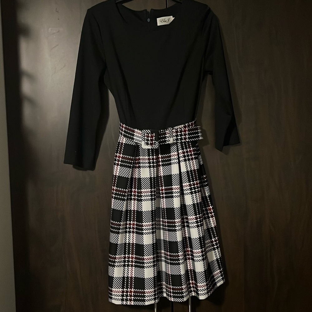Eliza J 3/4 sleeve dress with belt